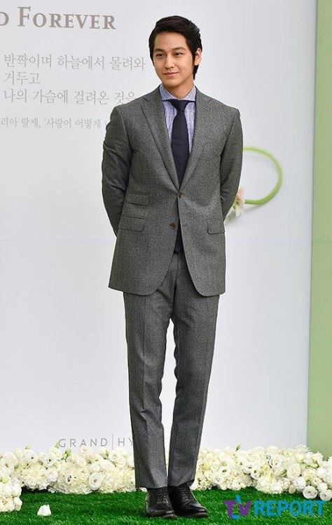 Kim Bum at the wedding of Lee Min Jung and Lee Byung-hunCredits as tagged | Source GoFJY at facebook