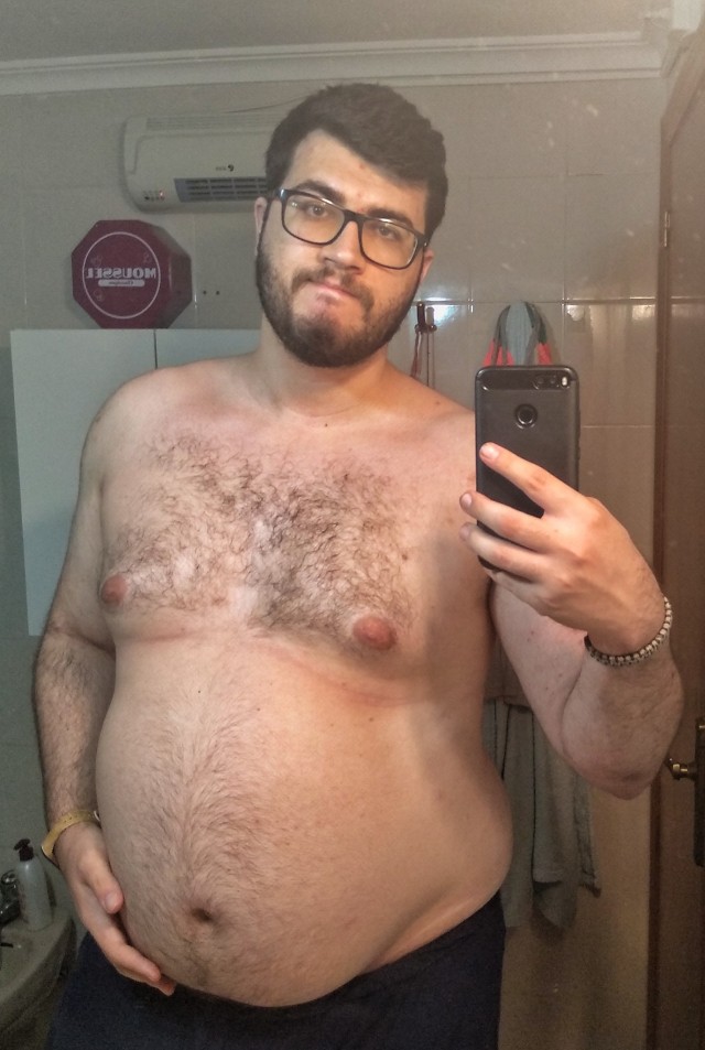 plasticlettersgr:beefcake-cub:send belly rubs, I feel like I&rsquo;m going to