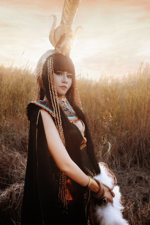 Ouke no Monshou Cosplayer: Sam Park Character: Queen Isis Photographer: CosplayArt