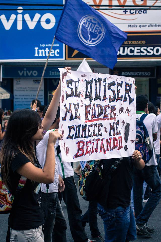 errografado:  Ninguém é de açúcar!      Pra ficar horas e horas na fila pra