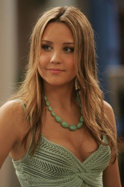 sexyandfamous:  Amanda Bynes 