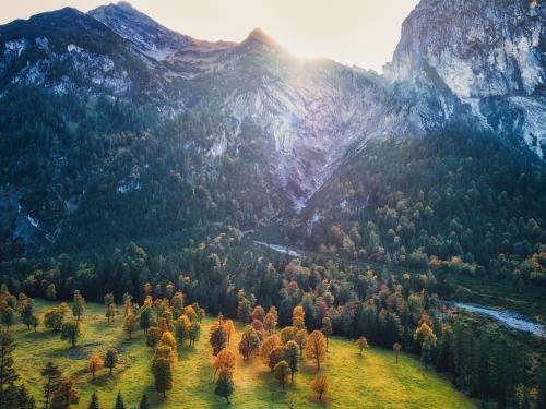 oneshotolive:  The last rays of the sun for the day, Karwendel, Austria [OC] [5000x3750] 📷: tegucigalpa1337 