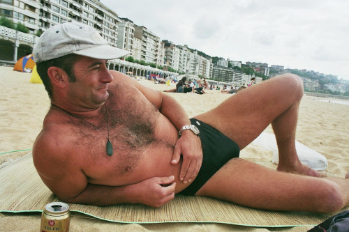 planesdrifter:Follow planesdrifter: trueTHAT if you’re an admirer of older, hairy natural and muscul