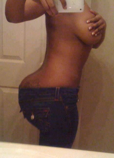 charlesdickem:  Phat Ass and Side Boob