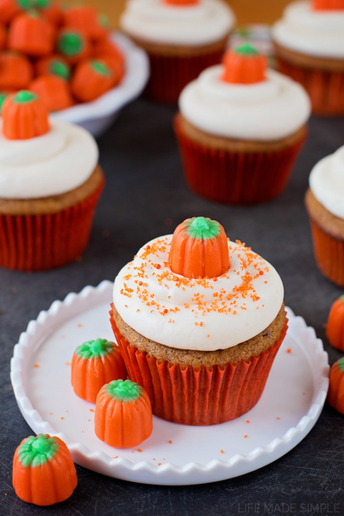 magicalfoodtime: (via Perfect Pumpkin Cupcakes - Life Made Simple)