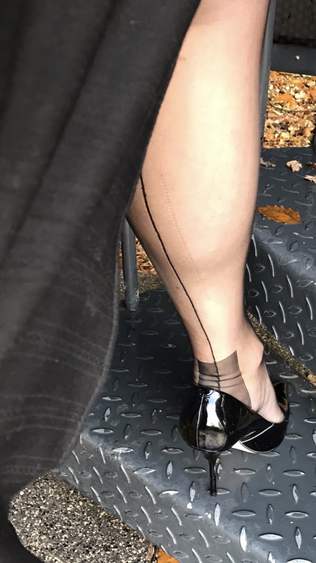 ffcubanheel: backseam: Jane’s Nylons  👠❤️💋 