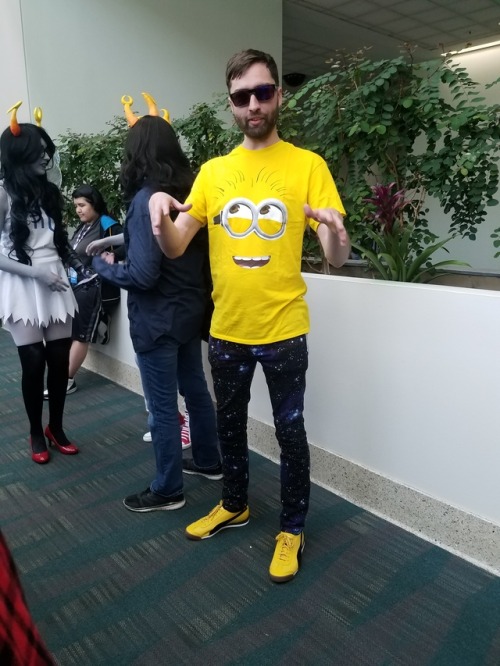 umbrellawand:ectomemeologist:So….i met Andrew Hussie todayi am feeling an imhuman emotion somewhere 