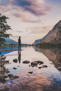 sitoutside:  The lake of colours