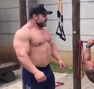thickmusclesworld:Fernando Noronha Maradona and Christian Lucena - shirtless buddybuilding 3