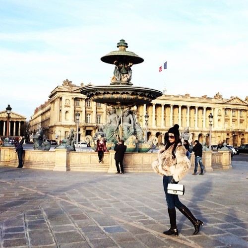 Walking around the Champs Élysées In Paris.. brrr it’s cold