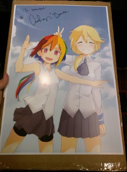 rainbowwavedash:  Ha~!  Commissioned a print from @derpiihooves and Ashleigh Ball signed it!