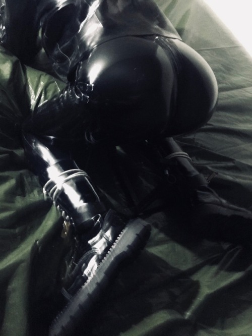 Porn photo nordicrubberalpha:  #smackable #thatAss #slave