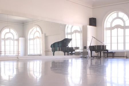 jediprompts:My Photoset AU: Jedistormpilot + Professional PianistRequested by: anonPoe is a down on 