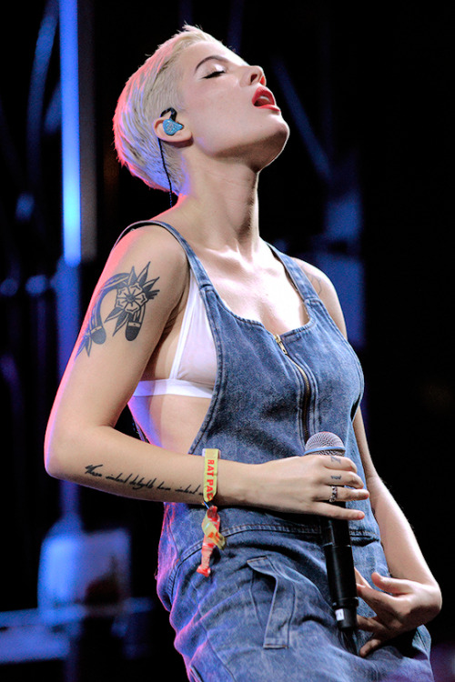 allofhalsey:Halsey performs during “the 2015 Life is Beautiful festival” on September 27th, 2015 in 
