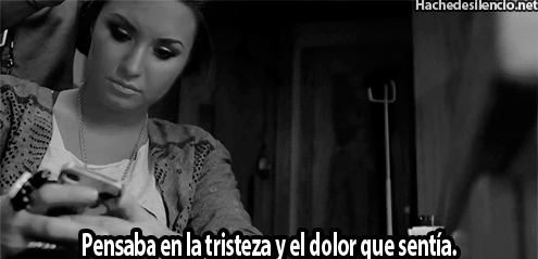 more-smiles-and-cries-less:  callate-y-amame:  pensaba en como dejaste que mi mundo