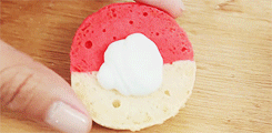ryeou:  how to: 「pokeball macarons」 