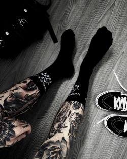 stayxclassy: world at your feet 🌐 #tattoo