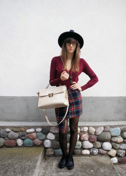 TARTAN (by Ylenia Moro) Fashionmylegs- Daily fashion from around the web Submit Look Note: To submit