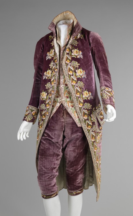 omgthatdress:Court Suit1810The Metropolitan Museum of Art“This three piece suit is exemplary of skil