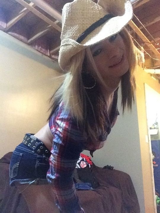 chrispoke:  showstoppa103:  Different side of me….  This beautiful femme girl is