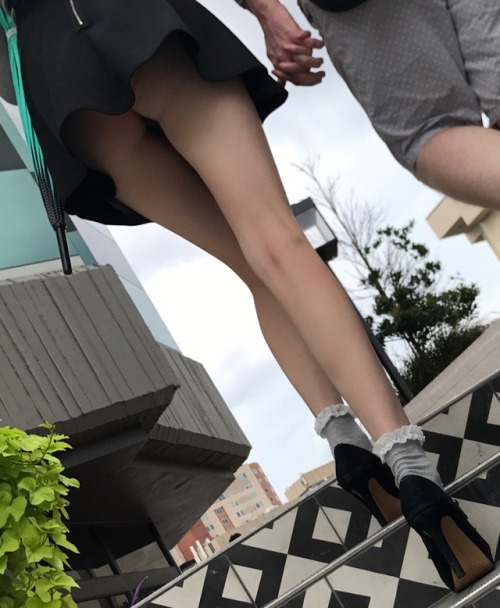 atxcreepshots: Caught this perfect upskirt today on Campus