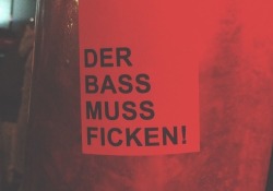 herzpenis:  fick-die-cops:  DER BASS MUSS