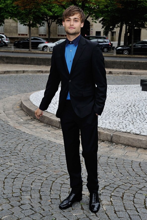 petertani:  I hate this whole paparazzi thing.  Your shirt&rsquo;s color is amazing!