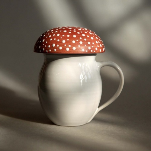 mushroommamamaximus: thiagodragon: sosuperawesome:Amanita Mushroom Mugs, Bowls and Plates, Oil Bottl