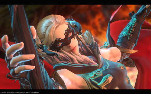 ygpict-ffxiv:  ワイバーンキャスターマスクを流行らせるためには自分が使い続けるしかないと思った。 しましまニーソのほうが背面から見ていてプレイヤーとしては楽しい感じがする。手はツメ成分が
