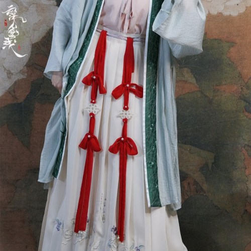 hanfugallery:chinese hanfu | waist ornaments oxalis knots酢浆草结 + pleated skirts baidiequn百迭裙