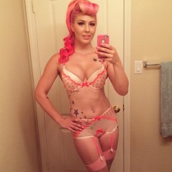 annaleebelle:  Ah, and my favorite lingerie that matched my hair. 