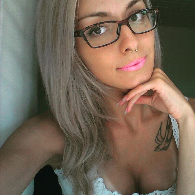 boytogirlygirl:    Victoria Carioni