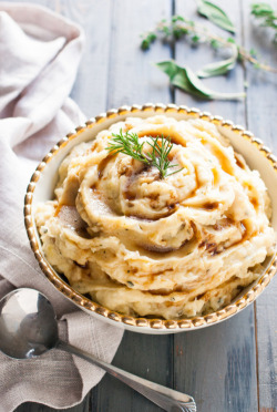 omg-yumtastic:  (Via: hoardingrecipes.tumblr.com)   Perfect Browned Butter Garlic Herb Mashed Potatoes - Get this recipe and more http://bit.do/dGsN  Omg