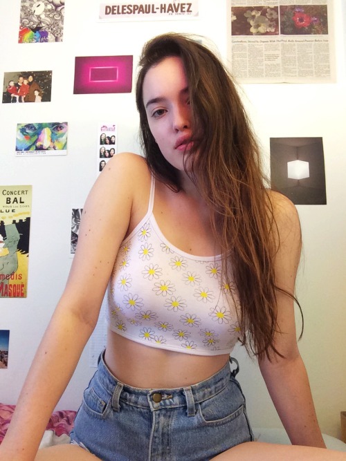 submissionarypossible: meganfayy: Sittin on my bed wearing OMIGHTY Talkin’ ten tumblr beaut