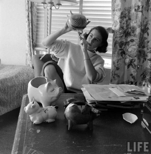 Raiding the piggy banks(Loomis Dean. 1948)