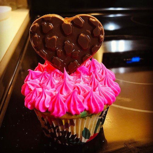 #cupcake #93candygirlsweetheart #candy #candyshop #chocolate #chocolatevalentine #valentineday #love