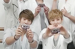 hoontokki:HoonVin and their credit cards (*´艸`*)
