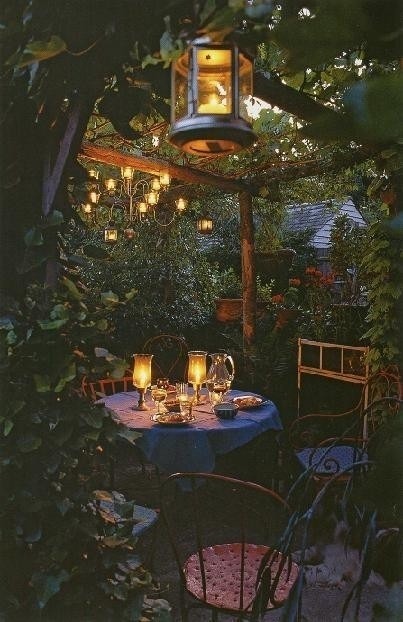 whereangelsgo-troublefollows:  the-dutch-rose:  Dinner for 2🌹  Join me…❤️😇