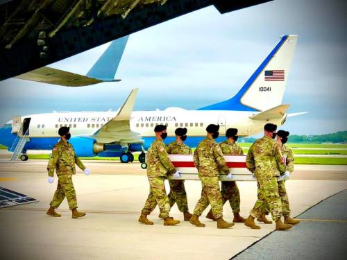  Soldiers of 3d U.S. Infantry Regiment (The Old Guard), sailors and Marines conduct Plane Side Honor