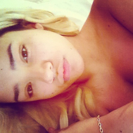 her vibe is pretty.