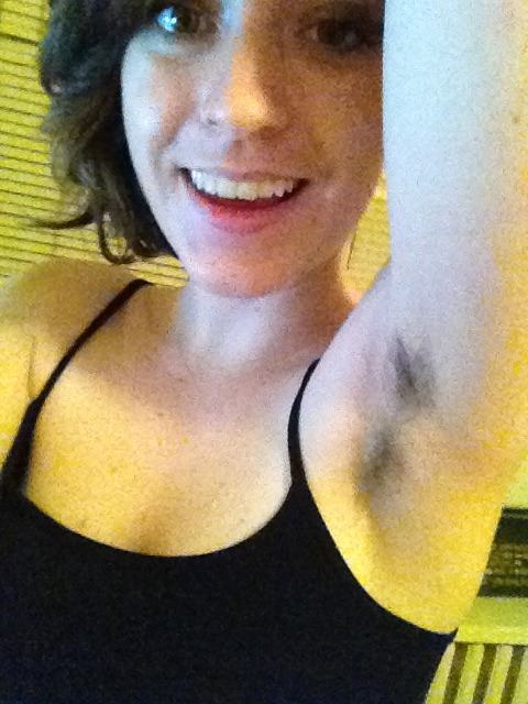 achselhaare:  quilts4satan:  I felt cute today and I love my armpit hair so I thought I would share :3  Submit your pits to www.dont-shave.com :) 