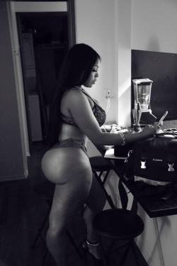 thicksexyasswomen:  I’d always stay home