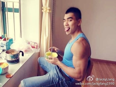 chipmasterson:  male-glories:  MALE GLORIES: COCK & BODIES  What did he do with all that corn?