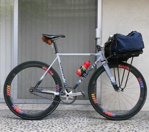 hizokucycles:#Repost from @engine_11 -@izzyballs Aventuras solo. #leocarillobeachboi #redhooksocaled