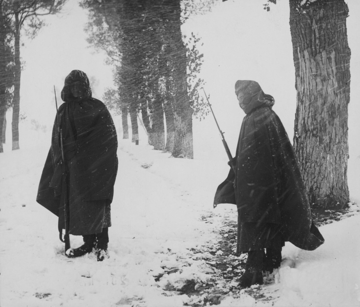 remarque:  Soviet border guards at the border between Germany and USSR in 1940. 