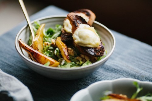 foodffs:  CARAMELIZED PEAR SALAD WITH GOAT CHEESE TOASTReally nice recipes. Every hour.Show me what you cooked!  Mmmmmm lunch!