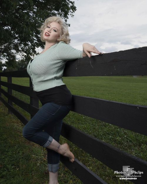 Lolita  was in her Norma Jean mode when we took a break by the side of the road to do this set.  Nikon camera. Sigma 15-50 lense  Add her on Instagram @la.la.Lolita  Add me on Instagram @photosbyphelps  Www.jpphotosbyphelps.com #normalizenormalbodies