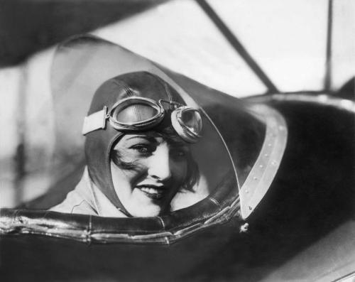 vintageeveryday:Miss America of Aviation – 20 vintage photos of Ruth Elder​ as a pilot in the 1920s.