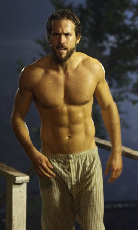 XXX male-and-others-drugs:   Ryan Reynolds shirtless photo