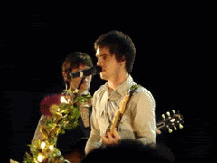 impanickingeverywhere:Brendon and Ryan being cute on stage